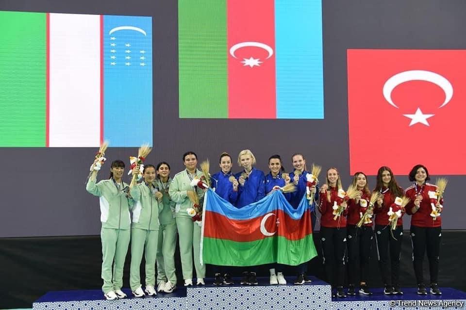 Azerbaijani women's saber fencing team win gold medal of V Islamic Solidarity Games (PHOTO)