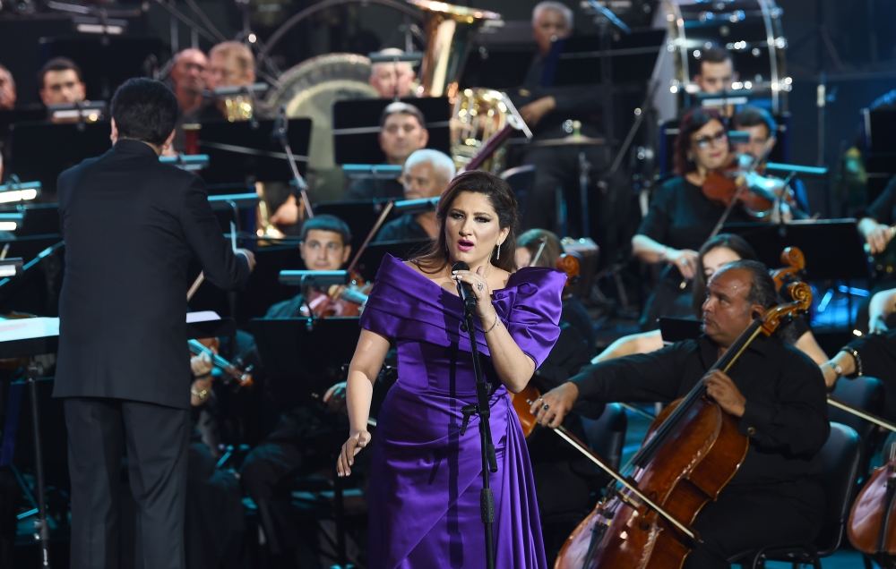 President Ilham Aliyev, First Lady Mehriban Aliyeva attend event in memory dedicated to 80th birthday anniversary of Muslum Magomayev (PHOTO/VIDEO)