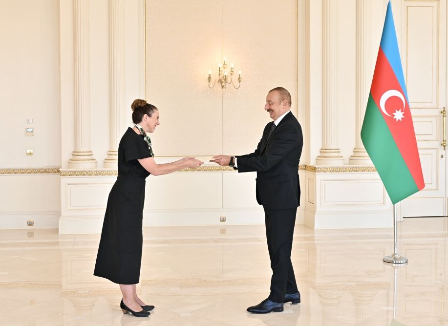 President Ilham Aliyev receives credentials of incoming ambassador of New Zealand (PHOTO/VIDEO)