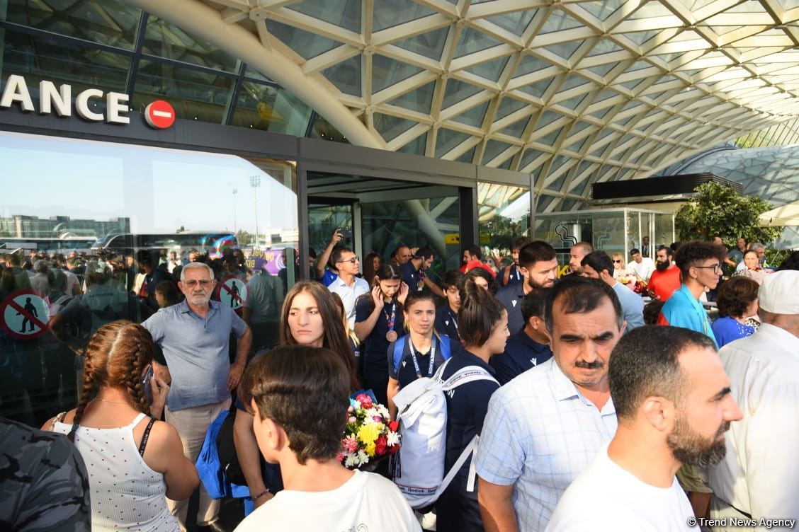 Azerbaijani participants of V Islamic Solidarity Games return home (PHOTO/VIDEO)