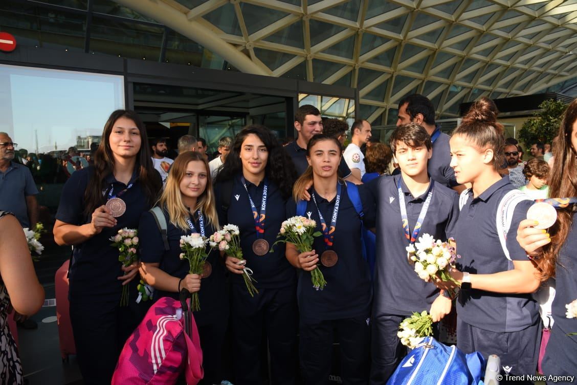 Azerbaijani participants of V Islamic Solidarity Games return home (PHOTO/VIDEO)