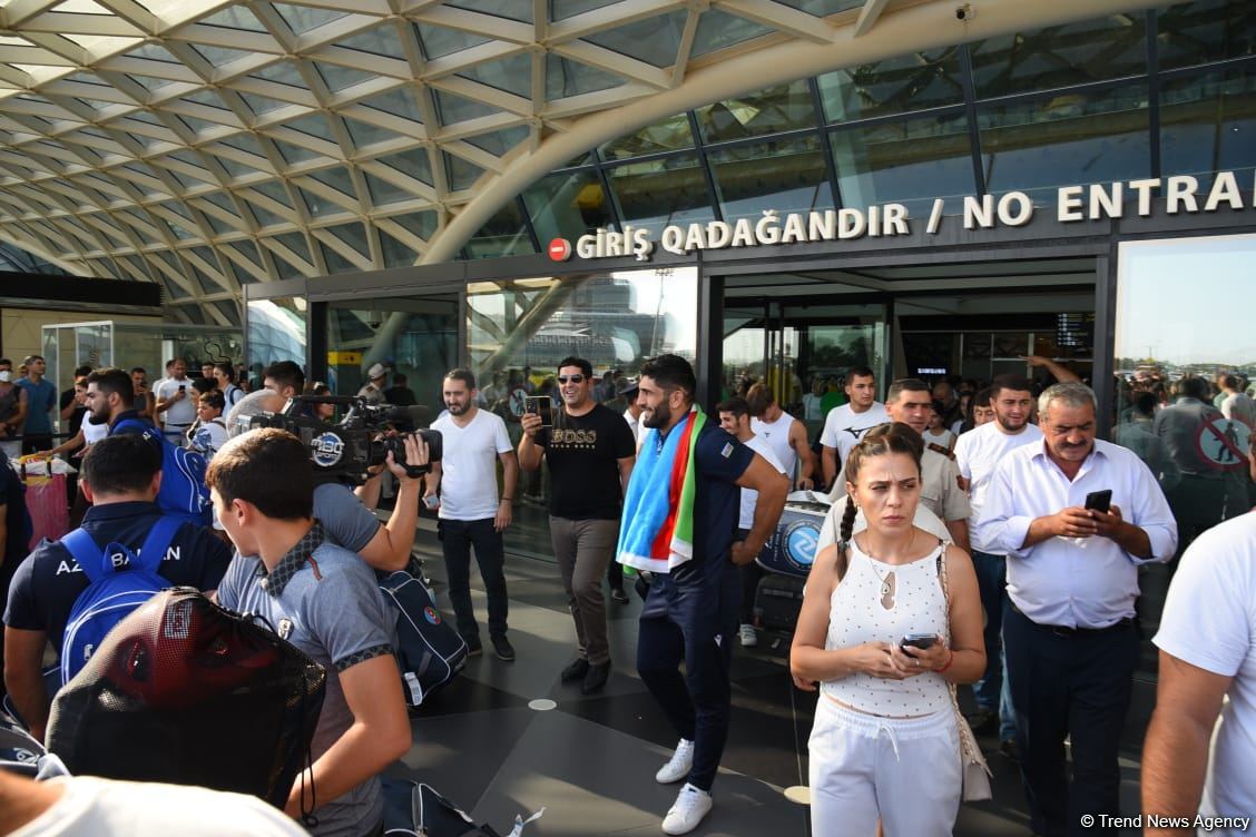 Azerbaijani participants of V Islamic Solidarity Games return home (PHOTO/VIDEO)