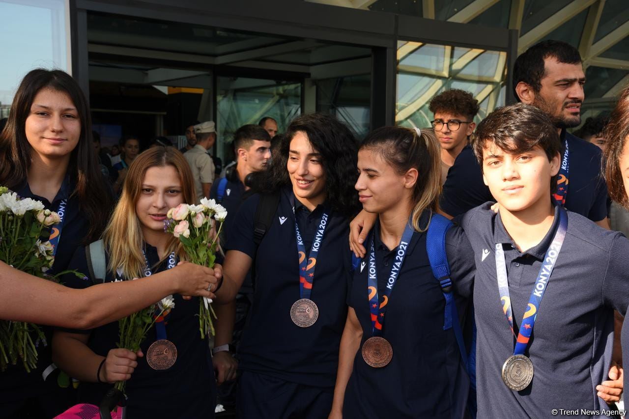 Azerbaijani participants of V Islamic Solidarity Games return home (PHOTO/VIDEO)