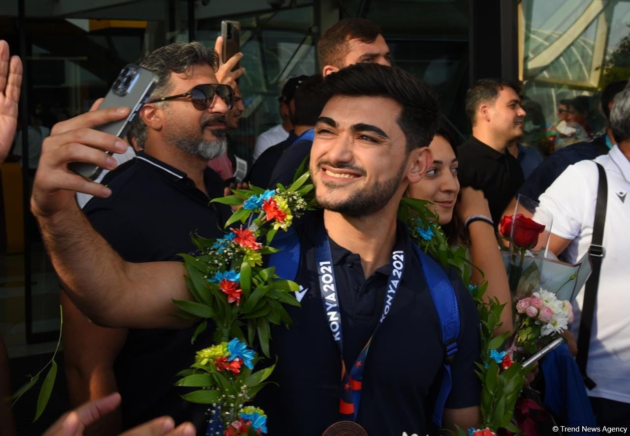 Azerbaijani participants of V Islamic Solidarity Games return home (PHOTO/VIDEO)