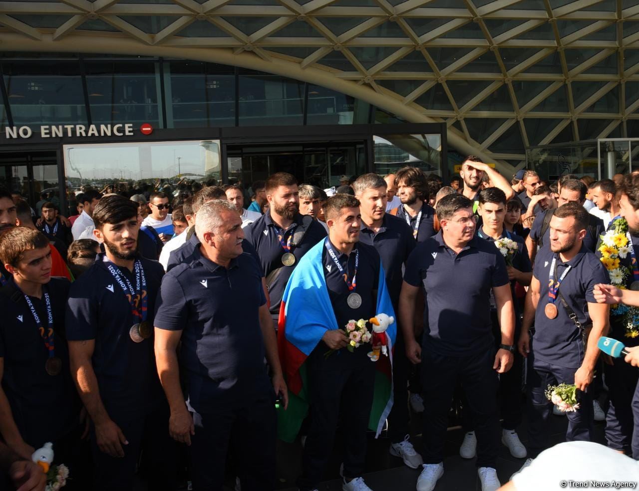Azerbaijani participants of V Islamic Solidarity Games return home (PHOTO/VIDEO)