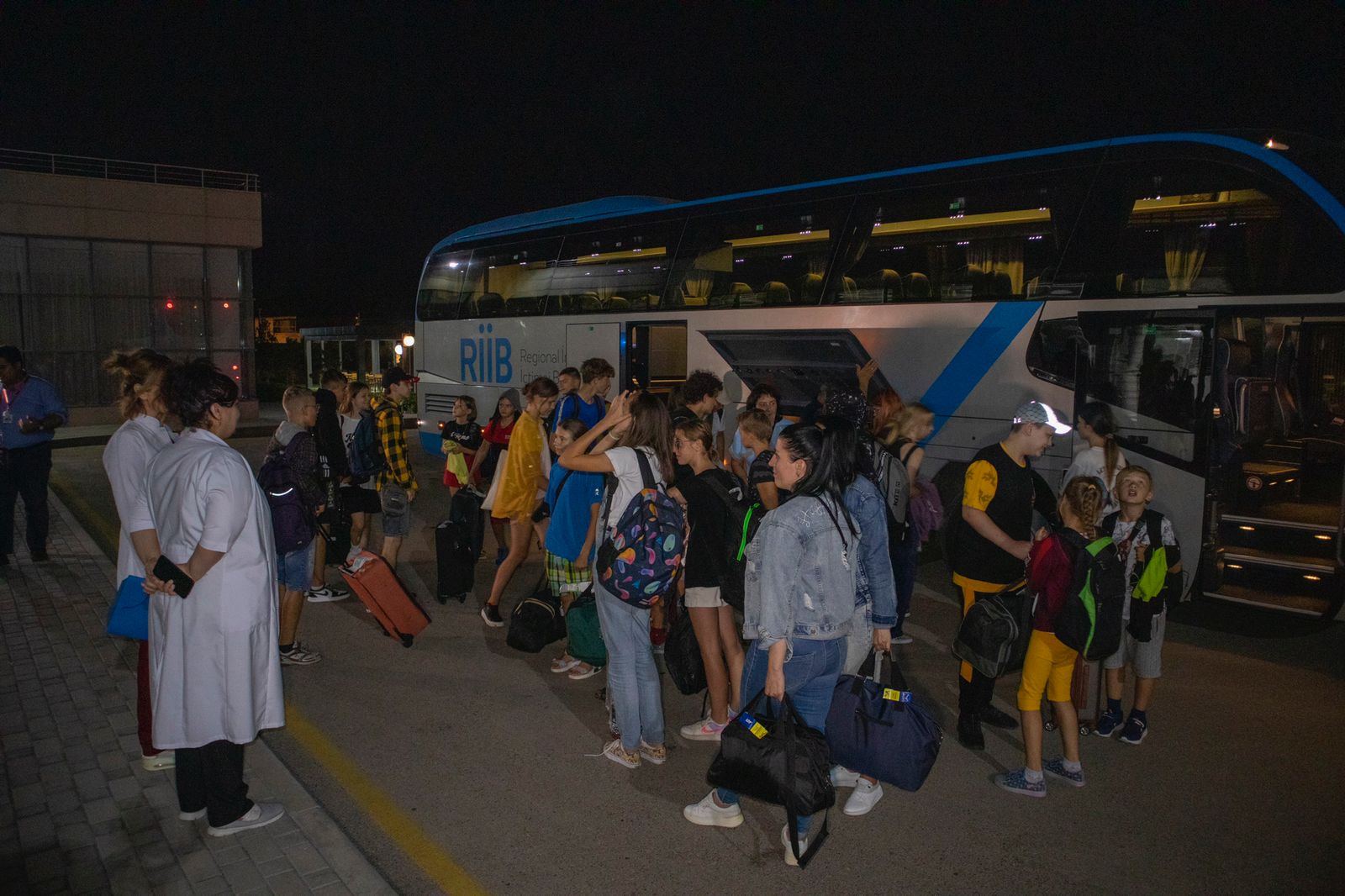 Group of children to undergo rehabilitation in Baku due to situation in Ukraine (PHOTO)