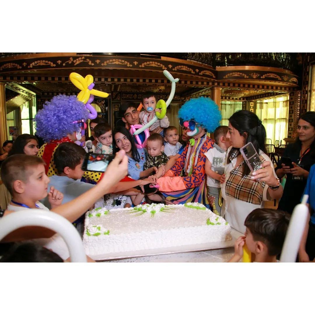 First Vice-President Mehriban Aliyeva made post from festivities organized for children (PHOTO/VIDEO)
