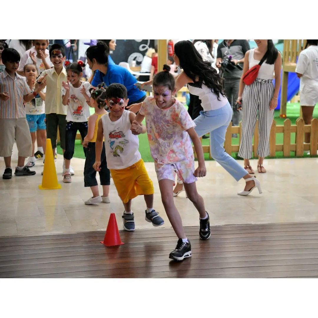 First Vice-President Mehriban Aliyeva made post from festivities organized for children (PHOTO/VIDEO)