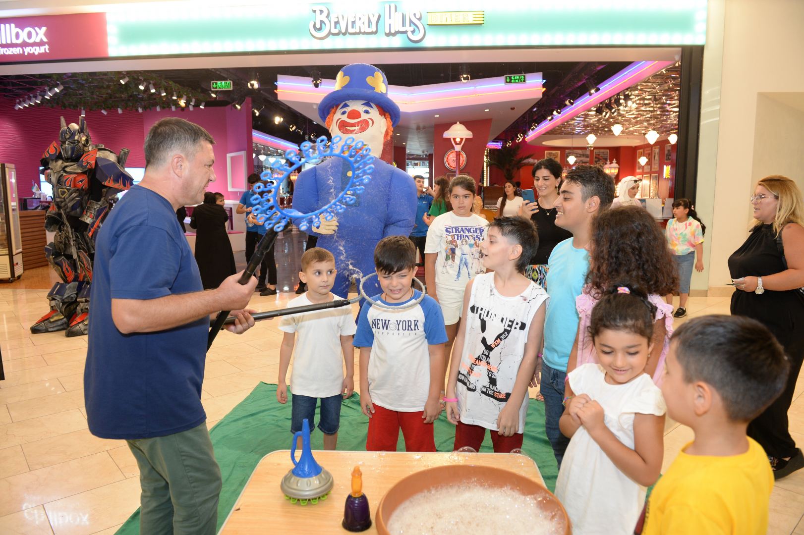 Heydar Aliyev Foundation organizes entertainment events for children (PHOTO)