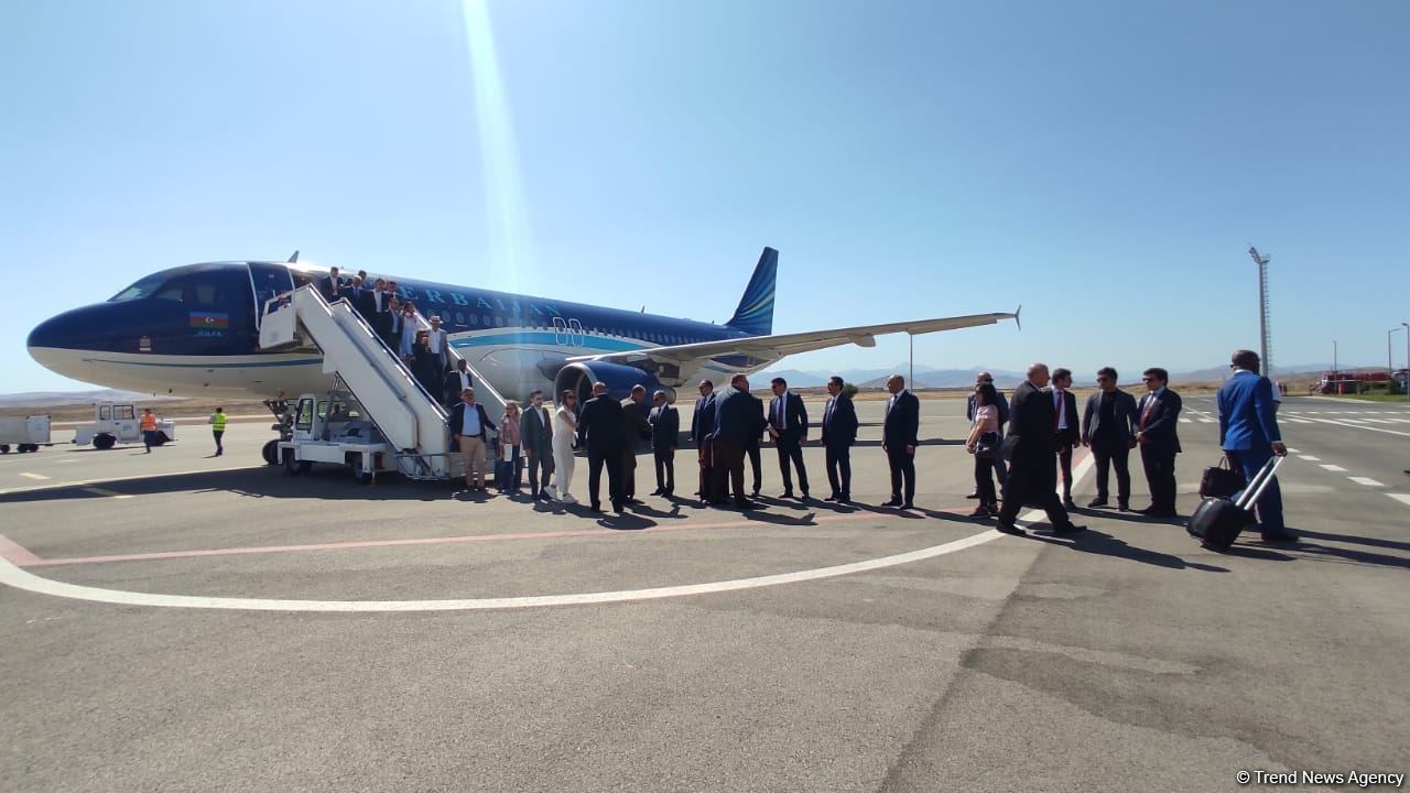 Visit of diplomats, military representatives accredited in Azerbaijan to Shusha kicks off (PHOTO)