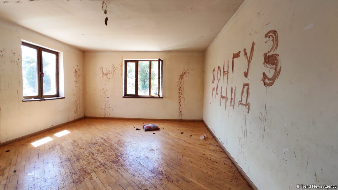 Another Armenian barbarism: walls of house smeared with pig blood in Azerbaijan's Zabukh (PHOTO)