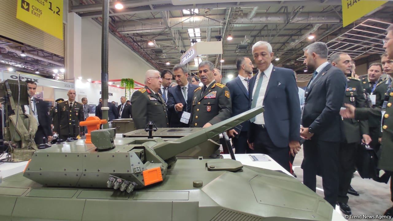 Azerbaijani defense minister, chief of Turkish Armed Forces' General Staff visit ADEX exhibition (PHOTO)