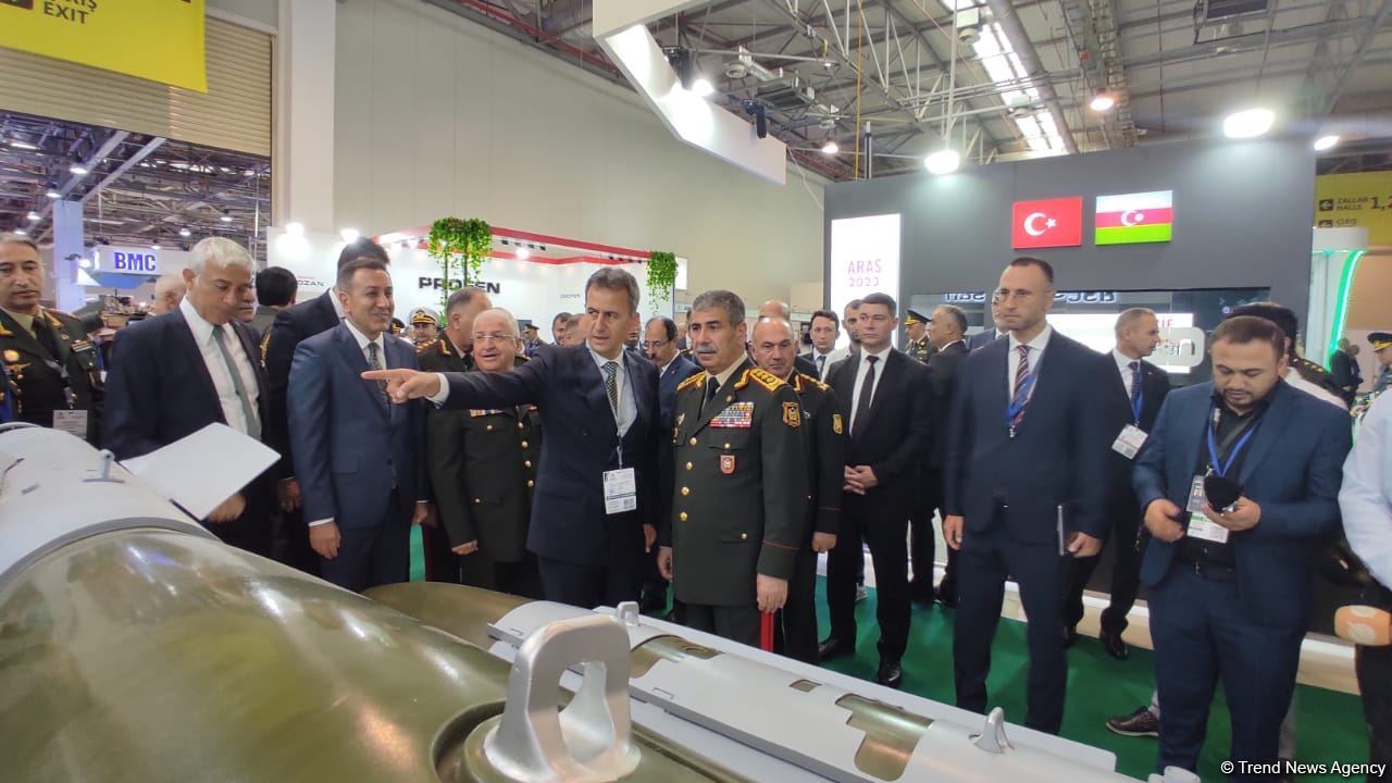 Azerbaijani defense minister, chief of Turkish Armed Forces' General Staff visit ADEX exhibition (PHOTO)