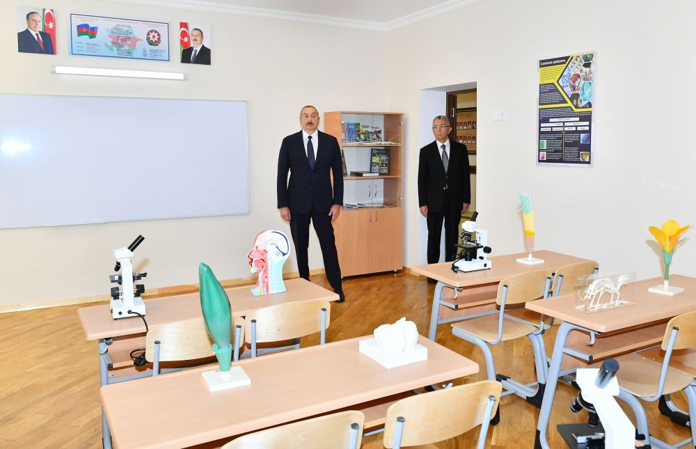 President Ilham Aliyev views conditions created at secondary school No35, new block of which was built in Baku's Nasimi district (PHOTO/VIDEO)