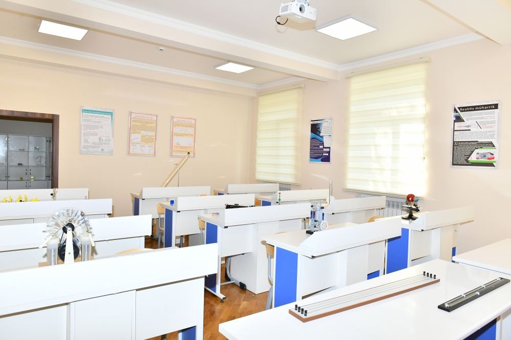 President Ilham Aliyev views conditions created at secondary school No35, new block of which was built in Baku's Nasimi district (PHOTO/VIDEO)