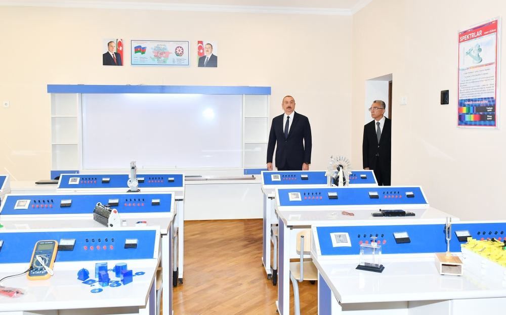 President Ilham Aliyev views conditions created at secondary school No35, new block of which was built in Baku's Nasimi district (PHOTO/VIDEO)