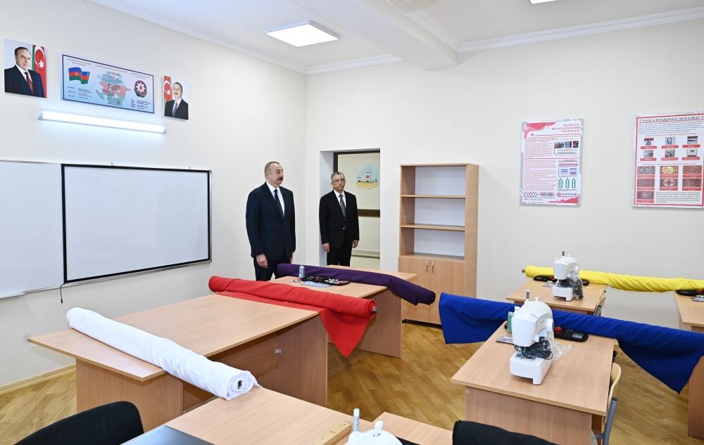 President Ilham Aliyev views conditions created at secondary school No35, new block of which was built in Baku's Nasimi district (PHOTO/VIDEO)