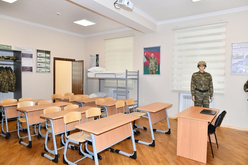 President Ilham Aliyev views conditions created at secondary school No35, new block of which was built in Baku's Nasimi district (PHOTO/VIDEO)