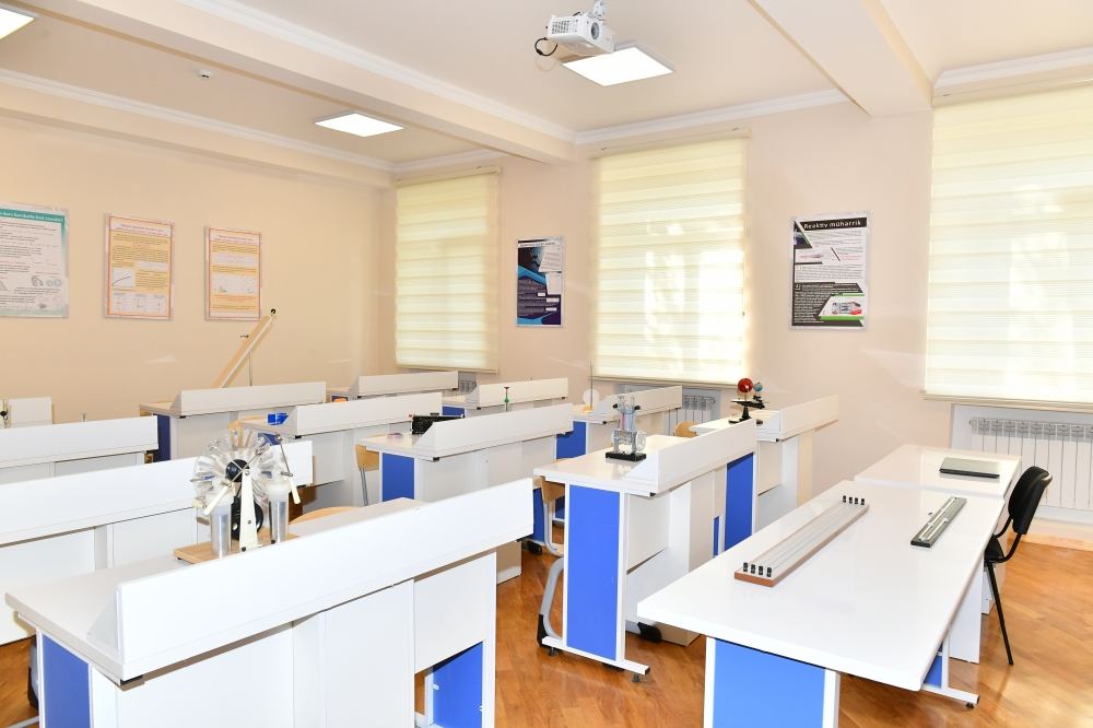 President Ilham Aliyev views conditions created at secondary school No35, new block of which was built in Baku's Nasimi district (PHOTO/VIDEO)