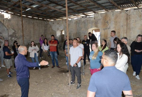 Foreign travelers visit mosque in Azerbaijan's Fuzuli (PHOTO)