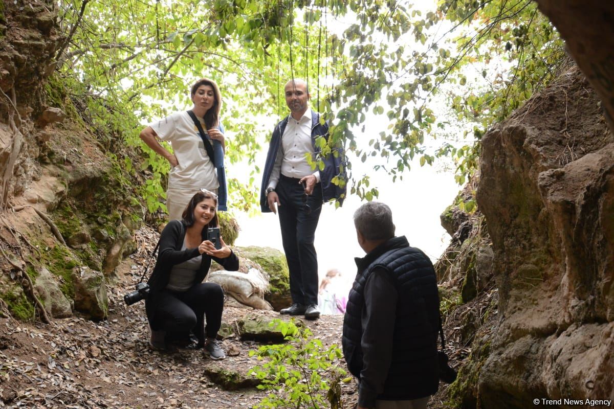 Foreign travelers visit Azykh cave in Azerbaijan's Khojavand (PHOTO)