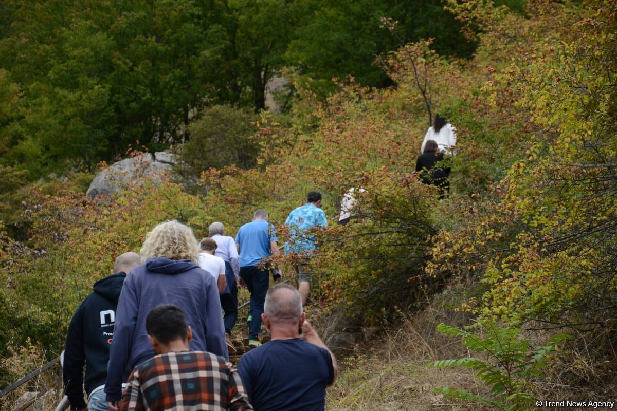 Foreign travelers visit Azykh cave in Azerbaijan's Khojavand (PHOTO)