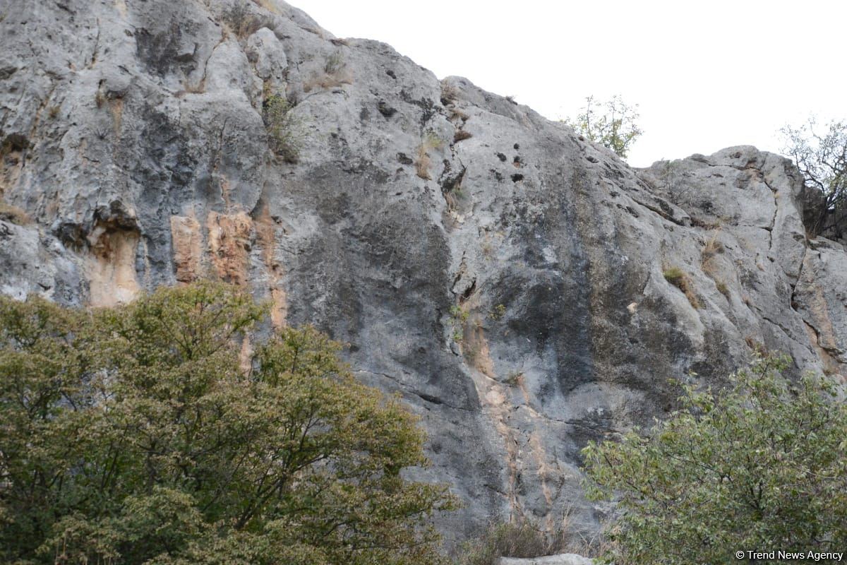 Foreign travelers visit Azykh cave in Azerbaijan's Khojavand (PHOTO)