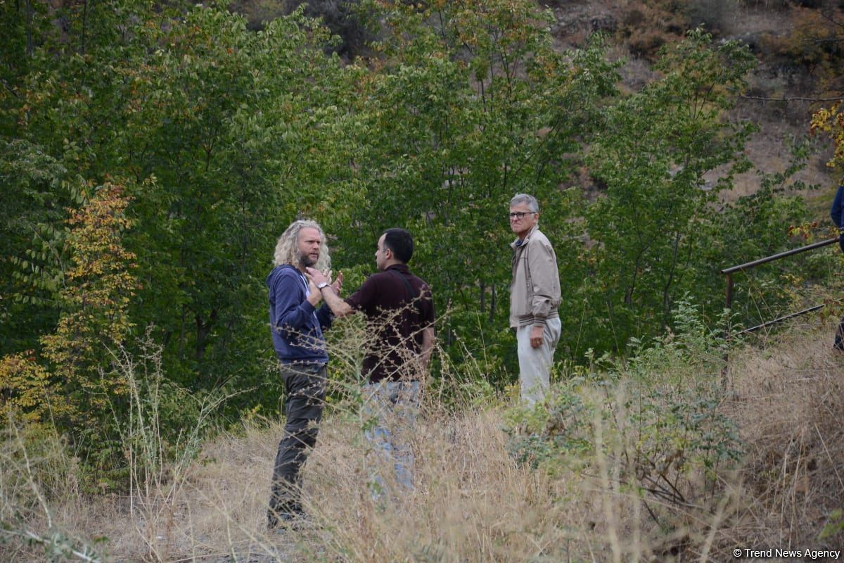 Foreign travelers visit Azykh cave in Azerbaijan's Khojavand (PHOTO)