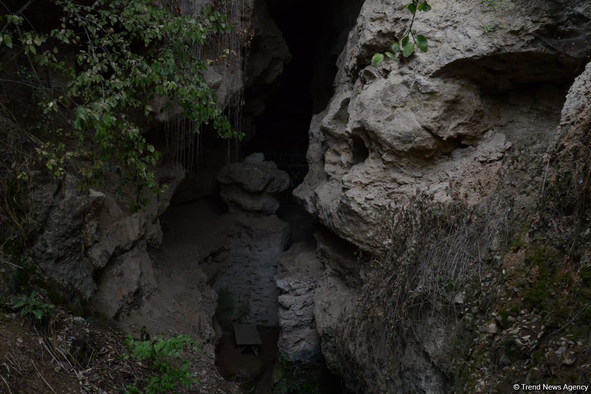 Foreign travelers visit Azykh cave in Azerbaijan's Khojavand (PHOTO)