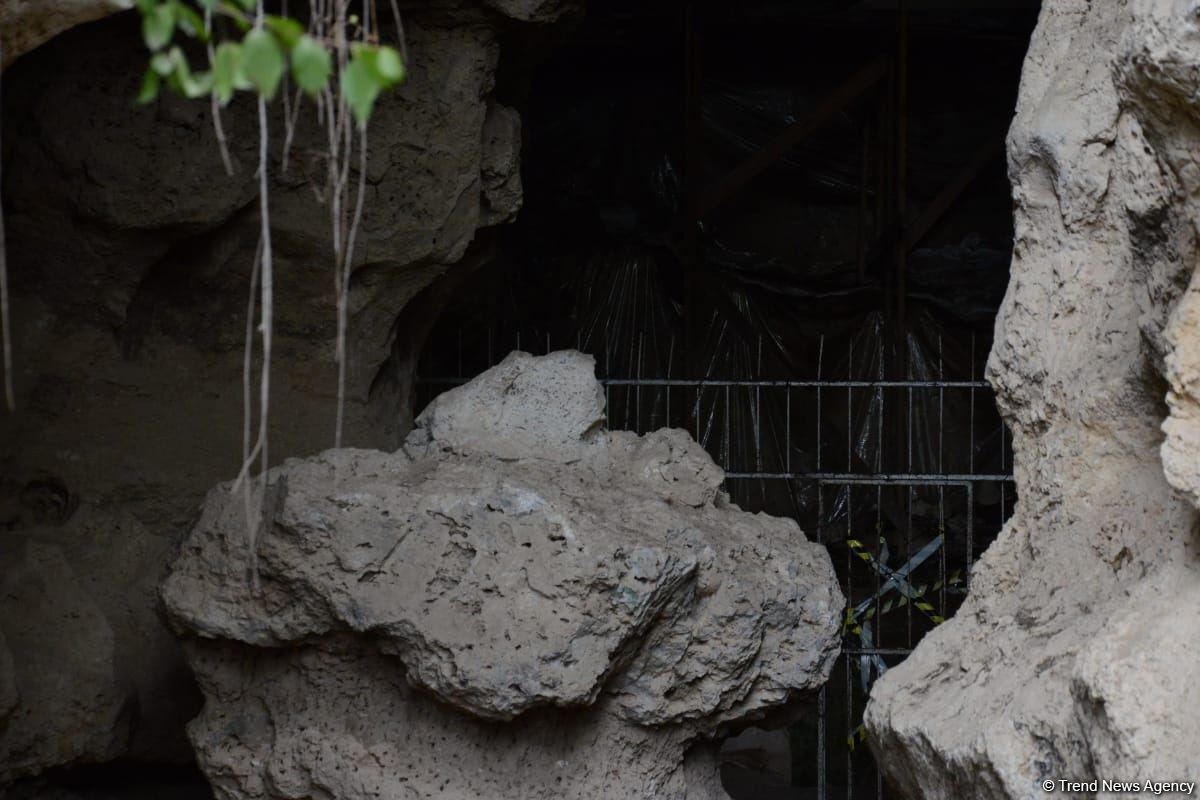 Foreign travelers visit Azykh cave in Azerbaijan's Khojavand (PHOTO)