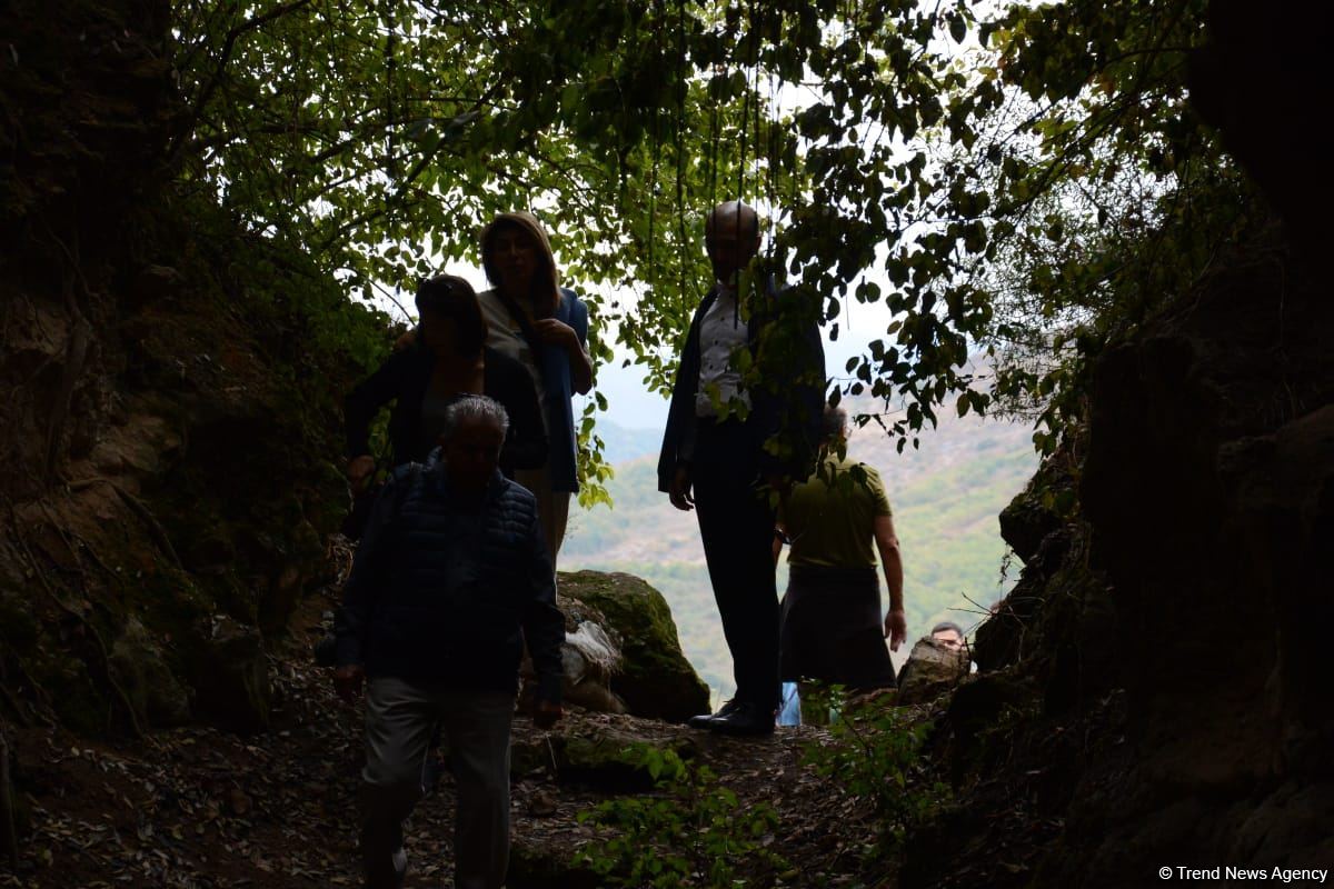 Foreign travelers visit Azykh cave in Azerbaijan's Khojavand (PHOTO)