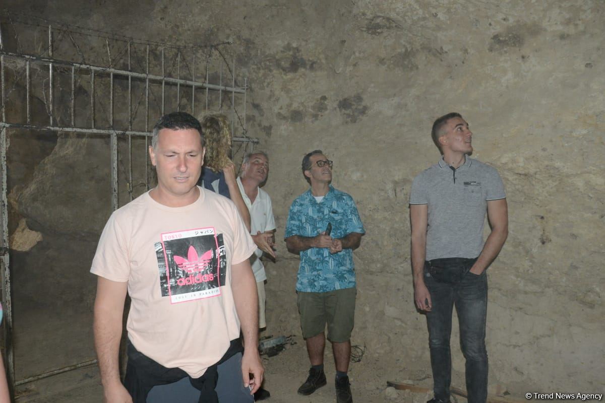 Foreign travelers visit Azykh cave in Azerbaijan's Khojavand (PHOTO)