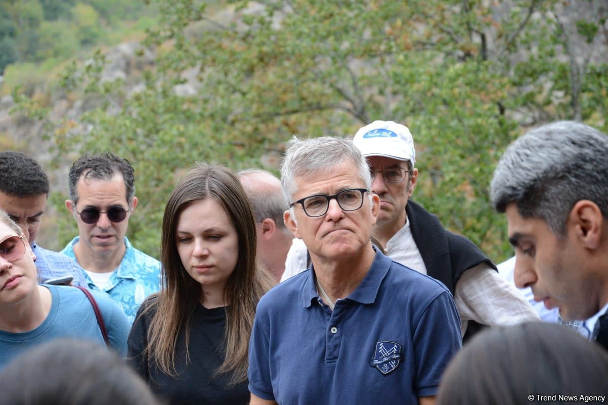 Foreign travelers visit Azykh cave in Azerbaijan's Khojavand (PHOTO)