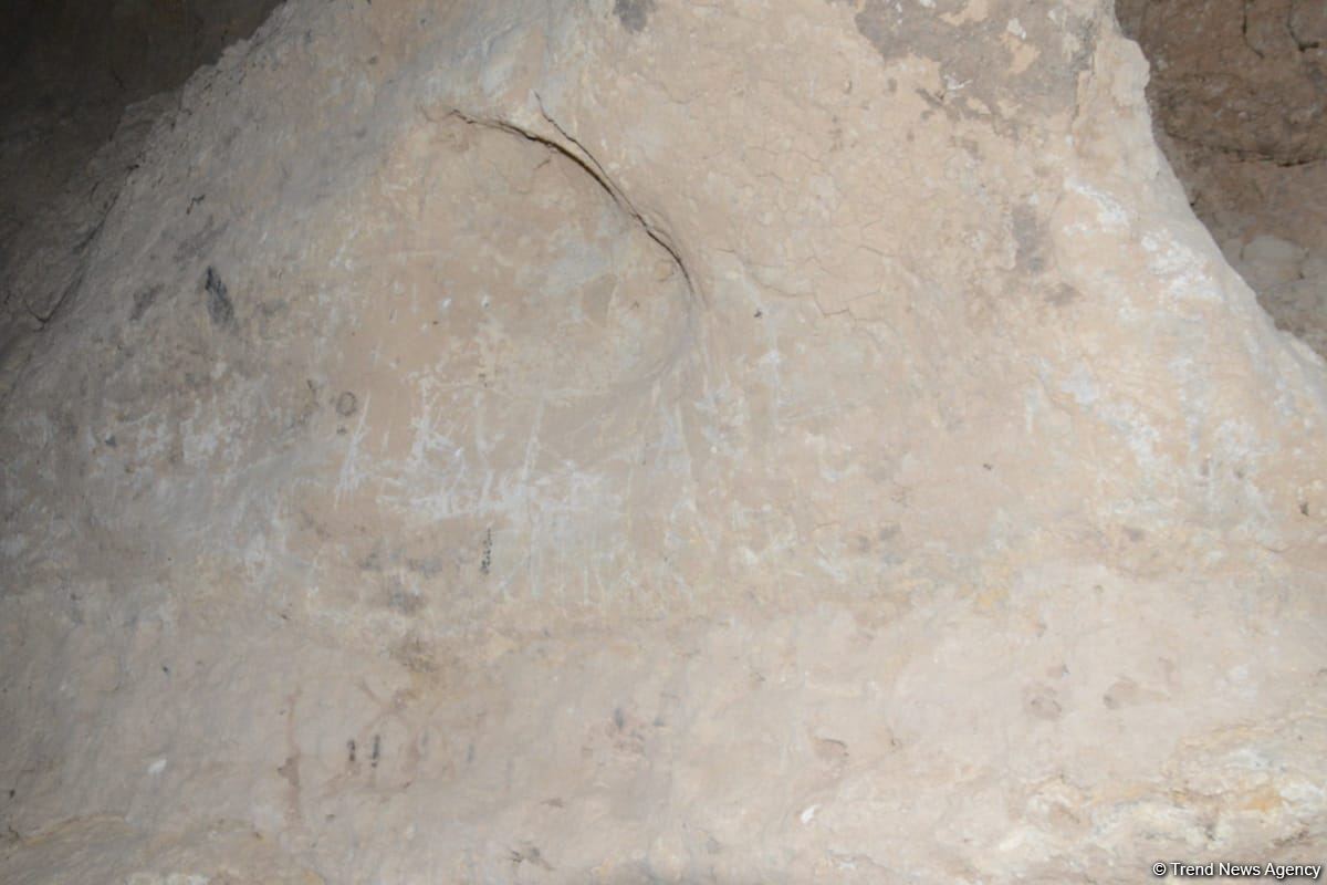Foreign travelers visit Azykh cave in Azerbaijan's Khojavand (PHOTO)