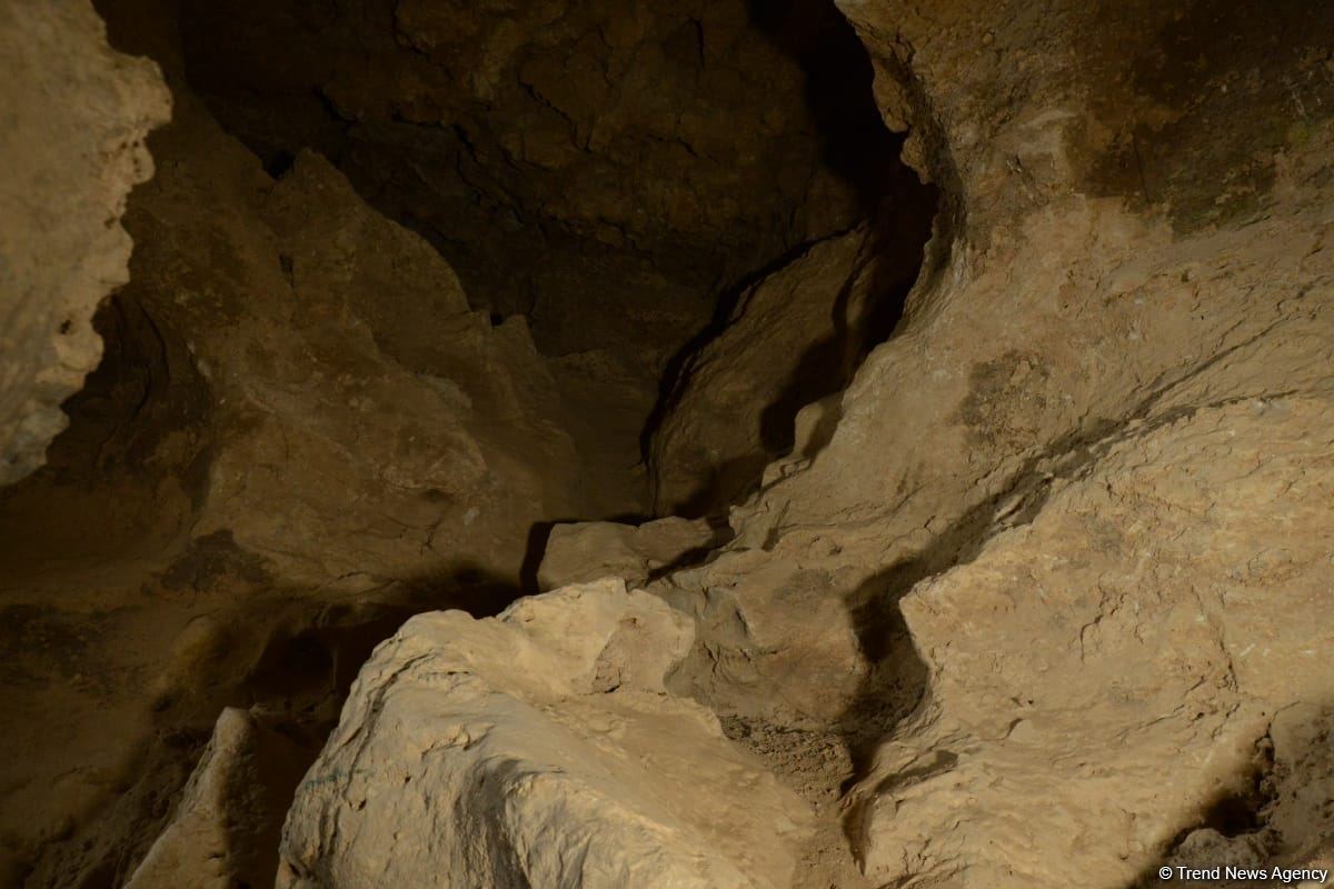 Foreign travelers visit Azykh cave in Azerbaijan's Khojavand (PHOTO)