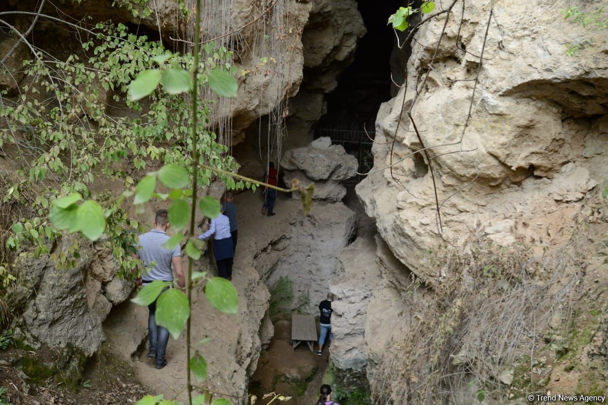 Foreign travelers visit Azykh cave in Azerbaijan's Khojavand (PHOTO)