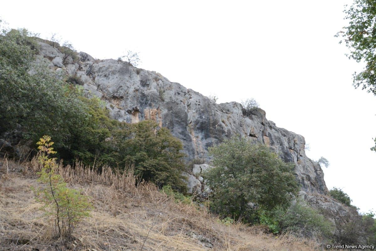 Foreign travelers visit Azykh cave in Azerbaijan's Khojavand (PHOTO)