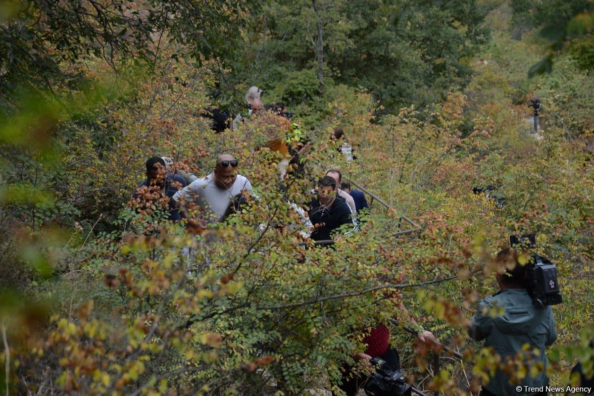 Foreign travelers visit Azykh cave in Azerbaijan's Khojavand (PHOTO)