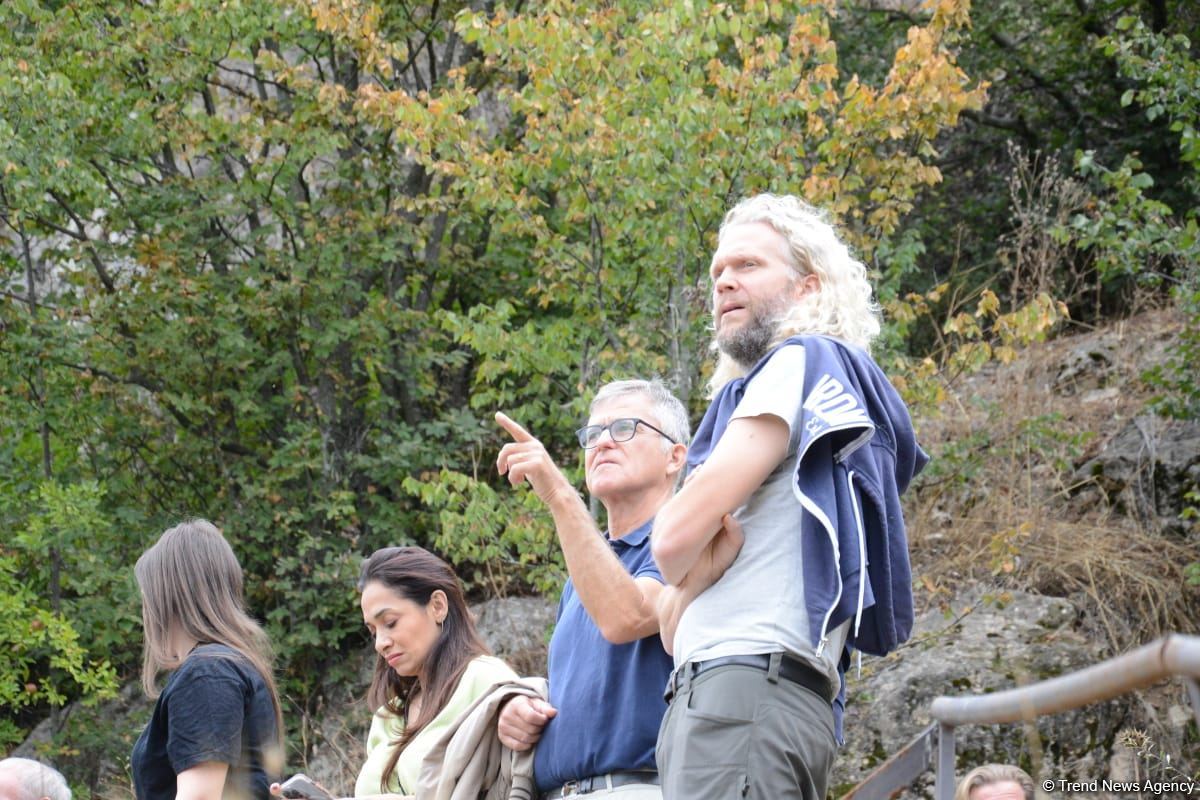 Foreign travelers visit Azykh cave in Azerbaijan's Khojavand (PHOTO)