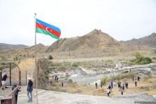 International travelers visit Khudafarin bridge located at Azerbaijan-Iran border (PHOTO)