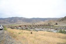 International travelers visit Khudafarin bridge located at Azerbaijan-Iran border (PHOTO)
