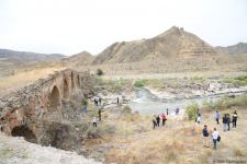 International travelers visit Khudafarin bridge located at Azerbaijan-Iran border (PHOTO)