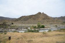 International travelers visit Khudafarin bridge located at Azerbaijan-Iran border (PHOTO)