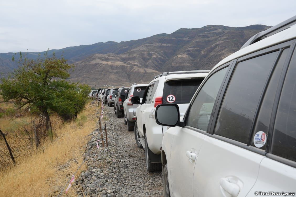 International travelers visit Khudafarin bridge located at Azerbaijan-Iran border (PHOTO)