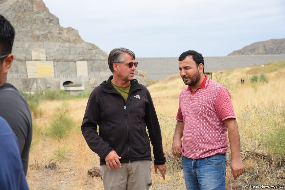 International travelers visit Khudafarin bridge located at Azerbaijan-Iran border (PHOTO)