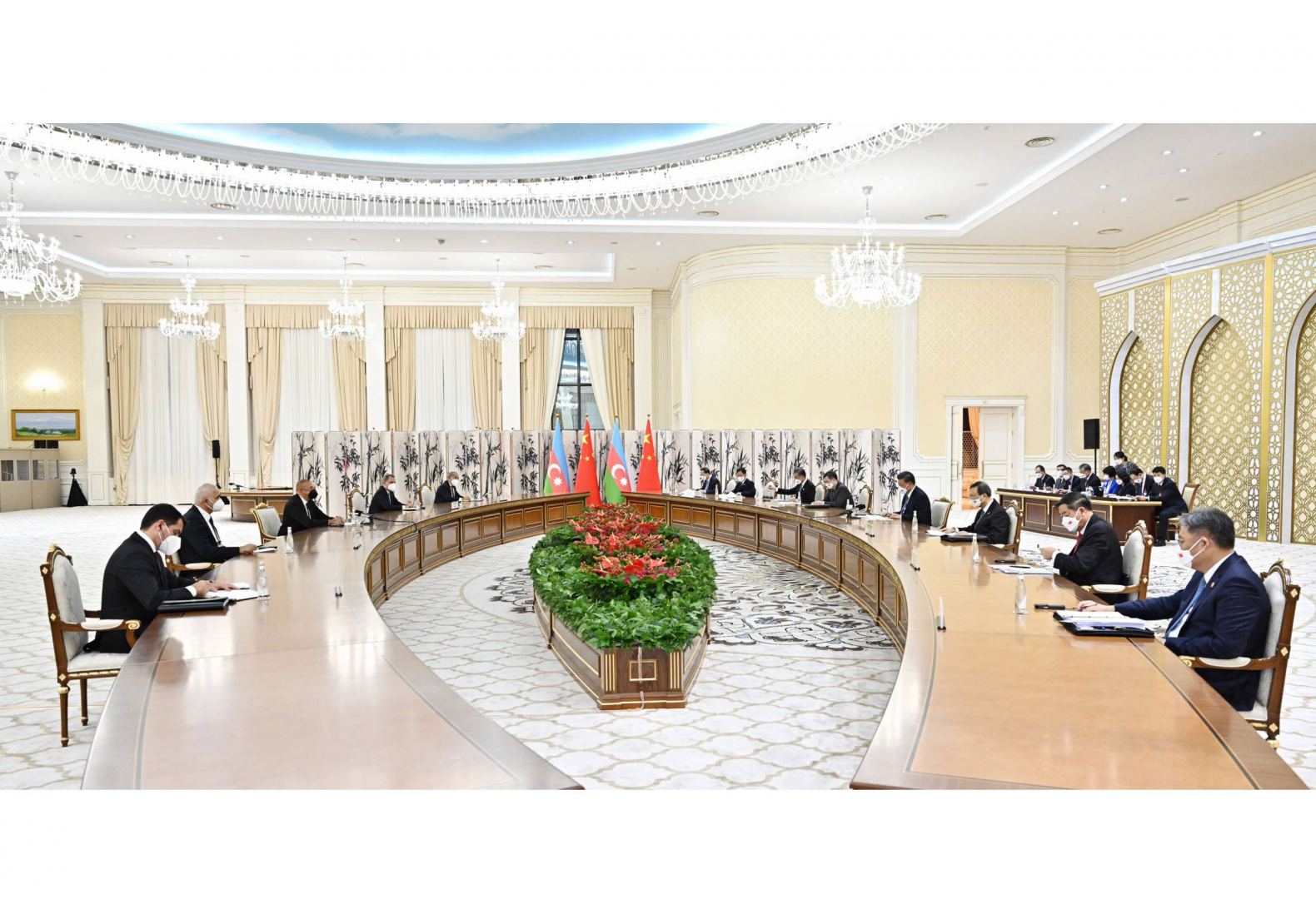 President Ilham Aliyev meets with President of China Xi Jinping in Samarkand (PHOTO)