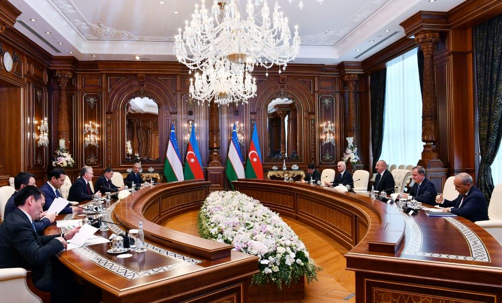 President Ilham Aliyev meets with President of Uzbekistan Shavkat Mirziyoyev in Samarkand (PHOTO/VIDEO)