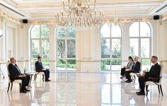 President Ilham Aliyev accepts credentials of incoming ambassador of Hungary (PHOTO/VIDEO)