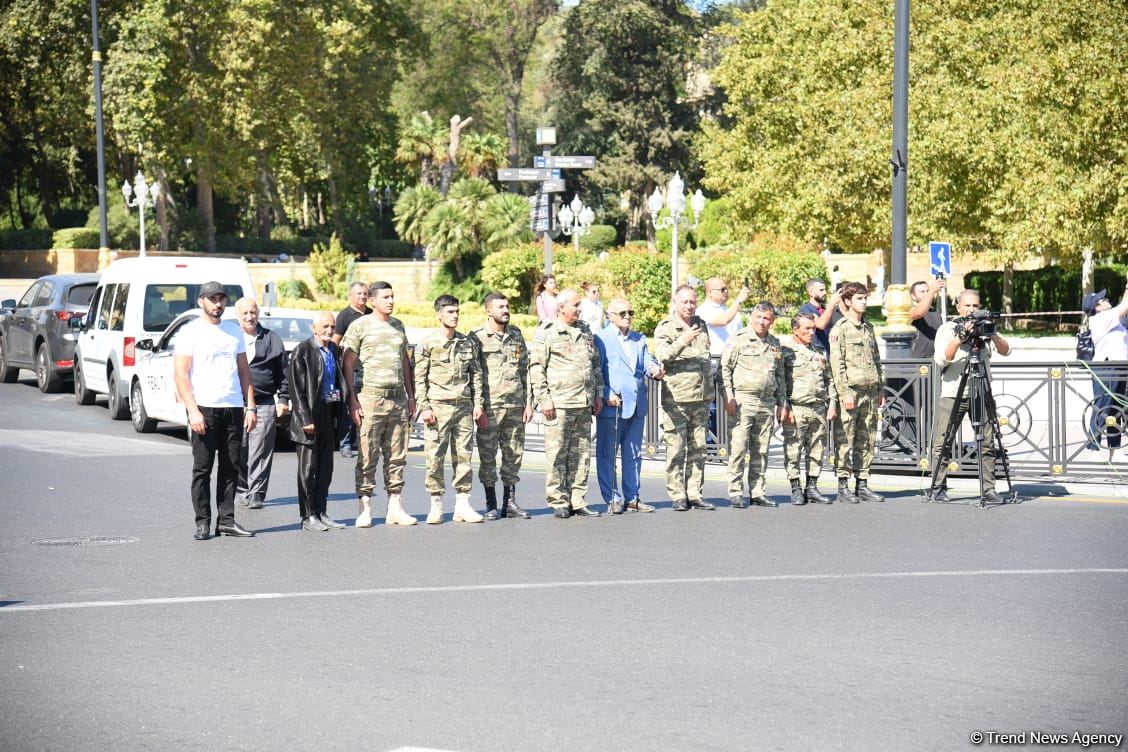 Azerbaijan holds minute of silence on occasion of Remembrance Day (PHOTO/VIDEO)