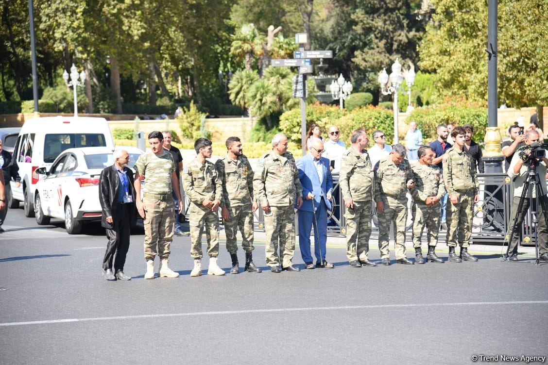 Azerbaijan holds minute of silence on occasion of Remembrance Day (PHOTO/VIDEO)